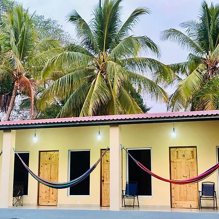 Hostal Camila'S Tamanique Kültér fotó