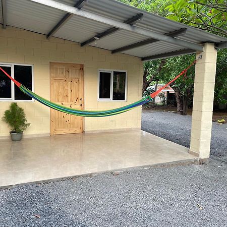 Hostal Camila'S Tamanique Kültér fotó