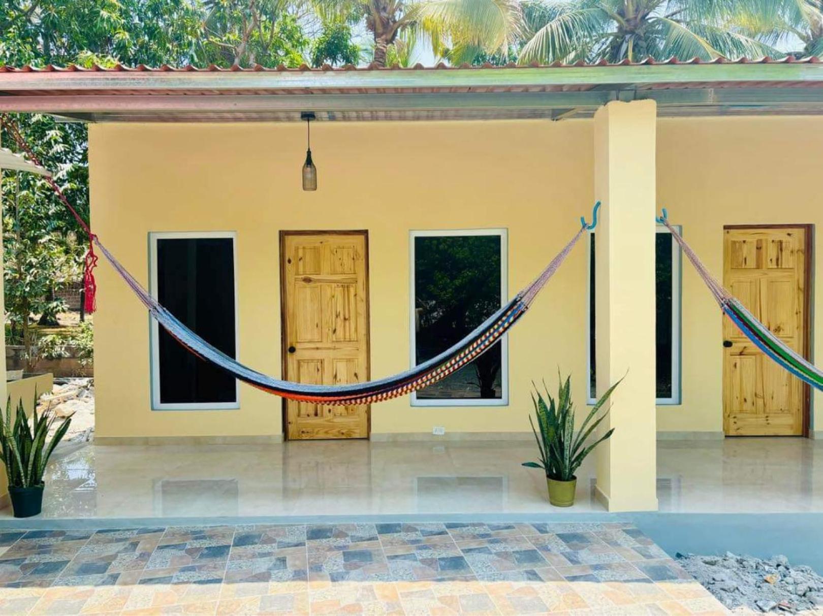 Hostal Camila'S Tamanique Kültér fotó