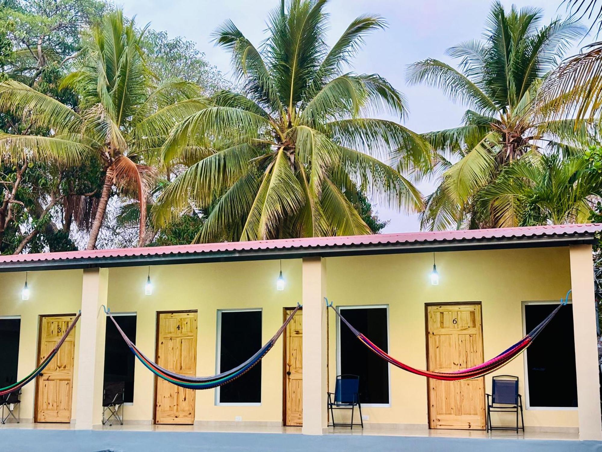 Hostal Camila'S Tamanique Kültér fotó