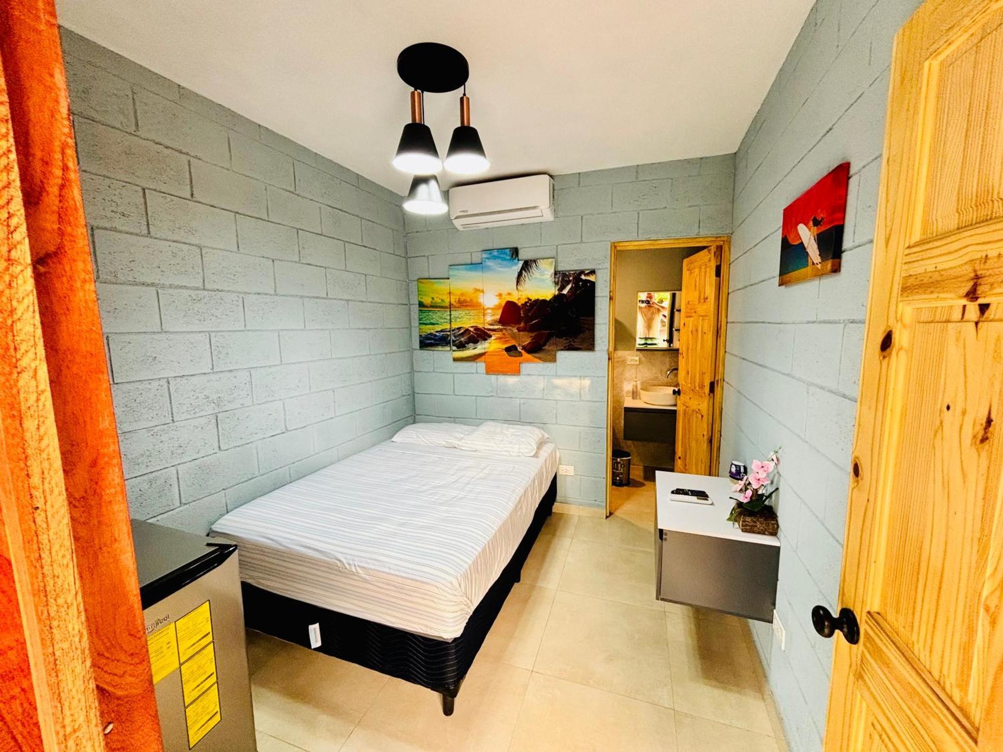 Hostal Camila'S Tamanique Kültér fotó