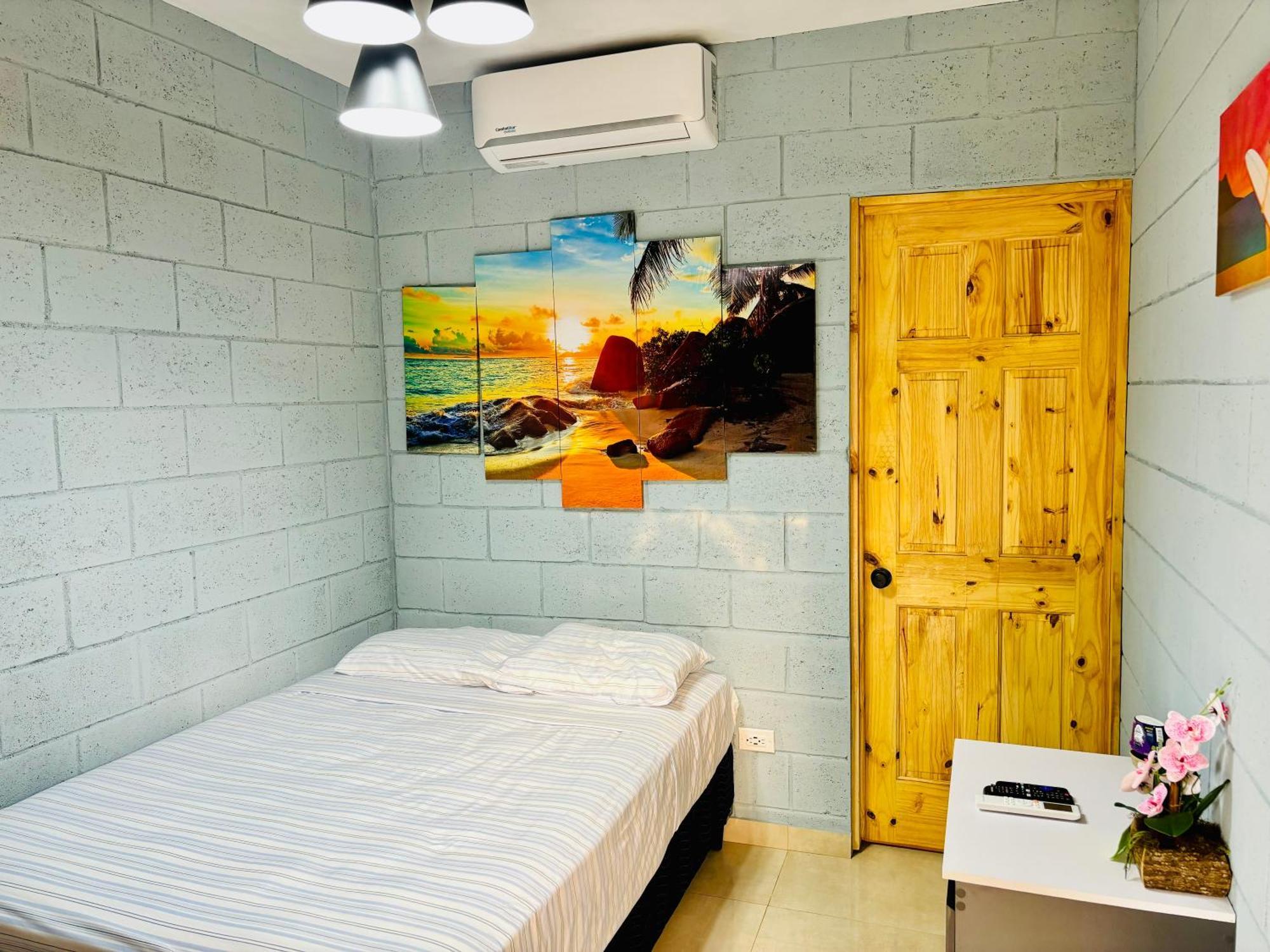 Hostal Camila'S Tamanique Kültér fotó