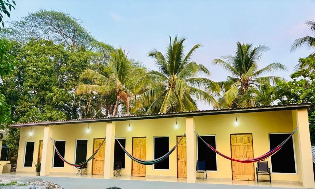 Hostal Camila'S Tamanique Kültér fotó