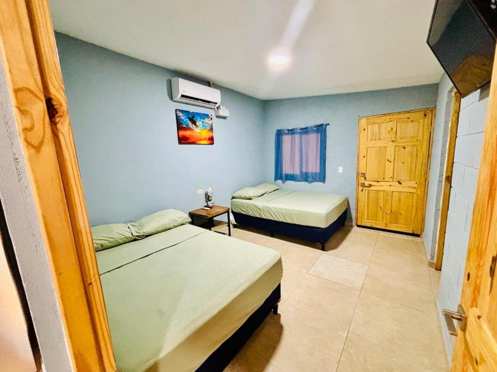 Hostal Camila'S Tamanique Kültér fotó
